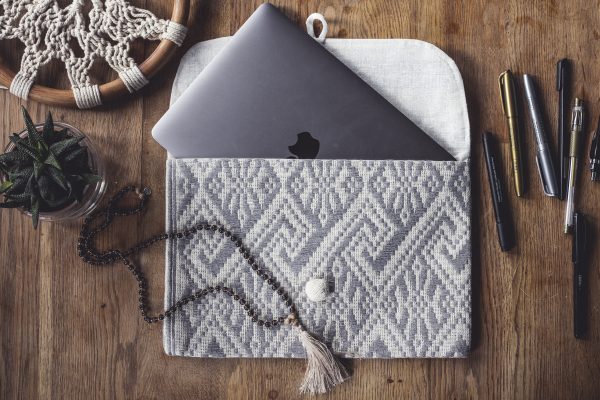 ručně tkaná taška Grey 11″ na notebook
