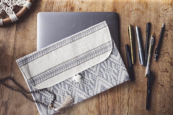 ručně tkaná taška Grey 11″ na laptop