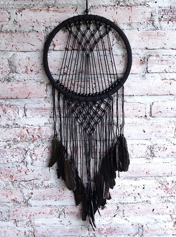 ručně vyrobený lapač snů černý s macramé 105cm