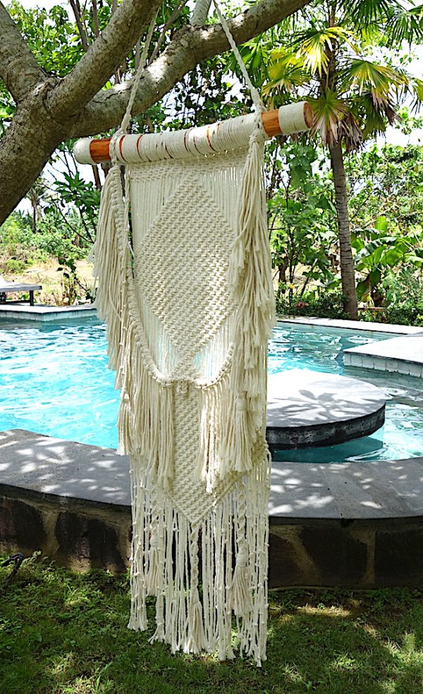 ručně drhaná závěsná dekorace macramé Summer Vibes
