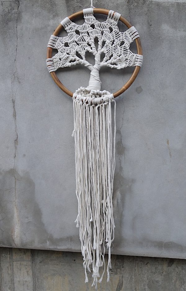 ručně vyrobený lapač snů drhaný strom života v bambusovém kruhu 120 cm