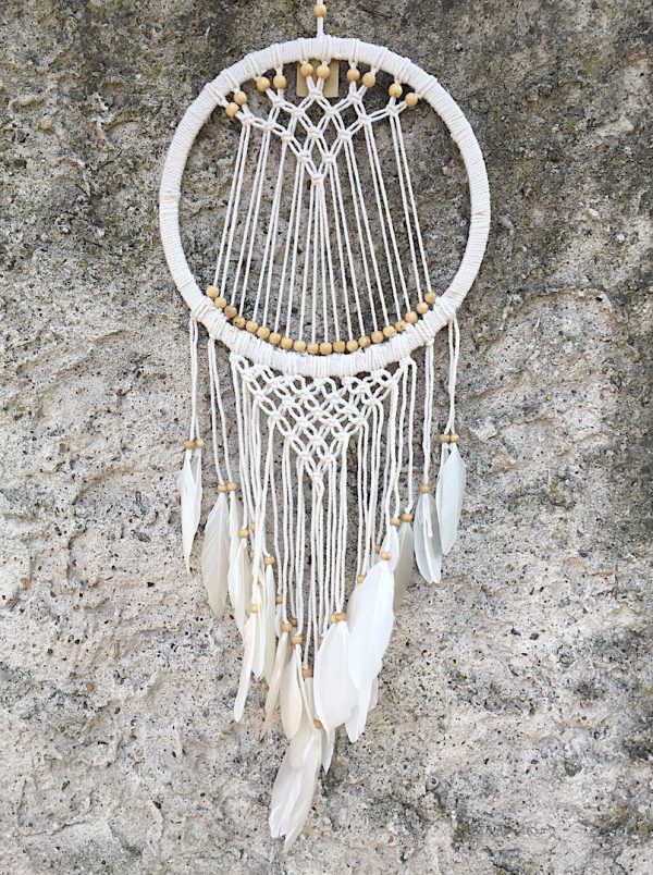 ručně vyrobený lapač snů krémový s macramé 95 cm