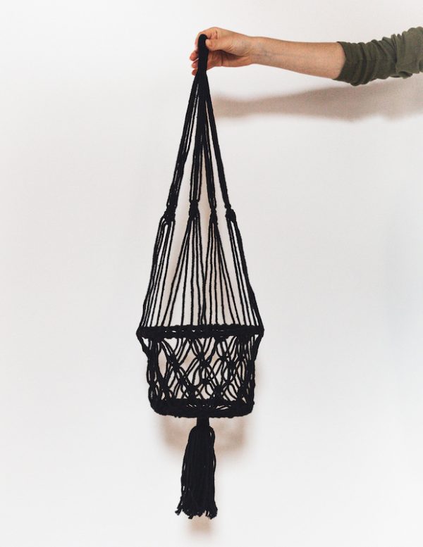 závěsný květináč macramé černý průměr 14 cm