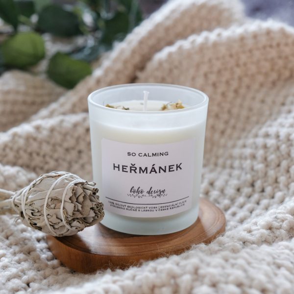 Sójová svíčka SO CALMING s omamnou esenciální vůní heřmánku