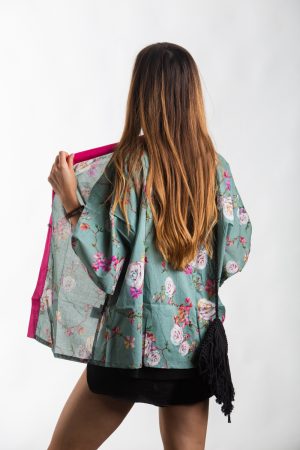 Kimono Kjoto v zelinkavé barvě s květy sakury a růžovým lemováním