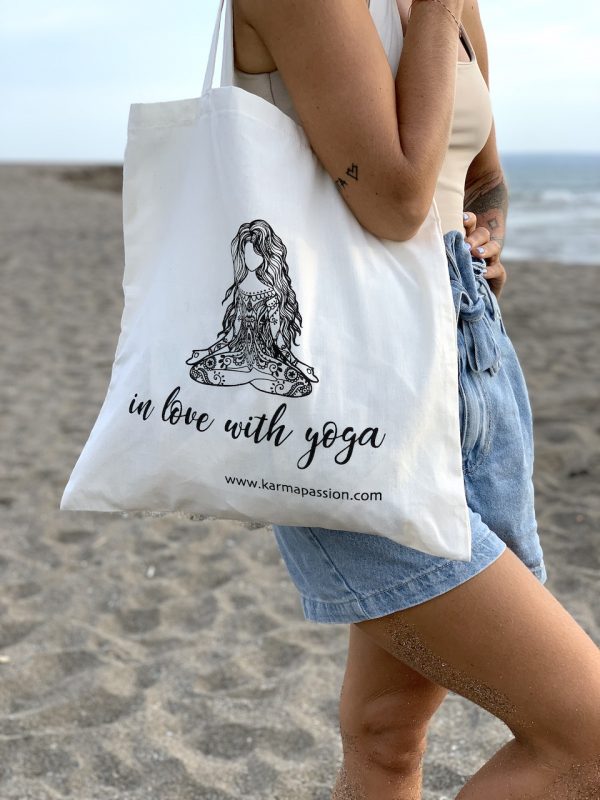 bavlněná eko plátěnka Yoga Girl na pláži
