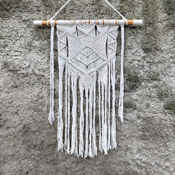 závěsná dekorace macramé Inner Soul na zdi