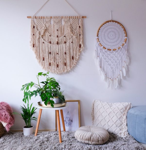 závěsná dekorace macramé Sunshine v interiéru