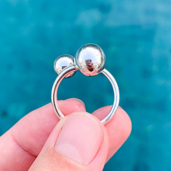 Stříbrný prsten Gravity navržený s citem pro design a kvalitu