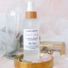 Auric Spray GIRLY LOVE s vůní esenciálních olejů frangipani, bergamontu a kardamomu a krystalem růženín který učí lásce k sobě samému a v partnerském vztahu podněcuje bezpodmínečnou a oddanou lásku
