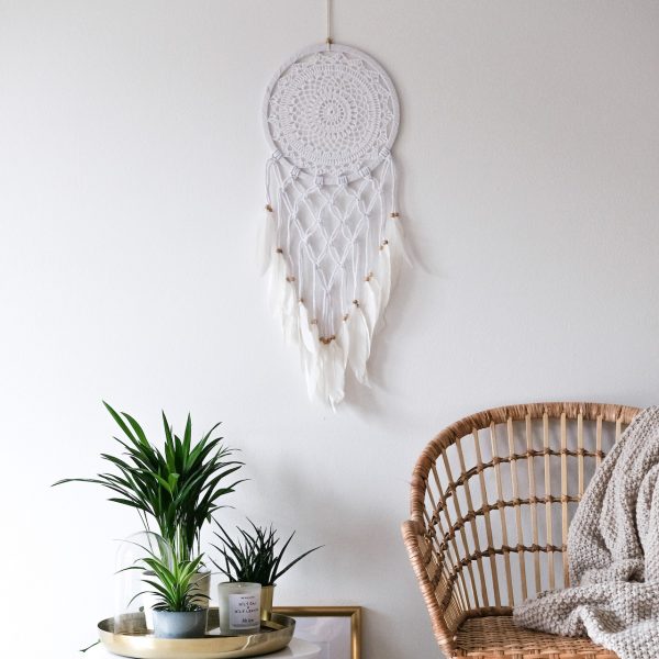 ručně vyrobený lapač snů bílý s macramé 85cm z Bali