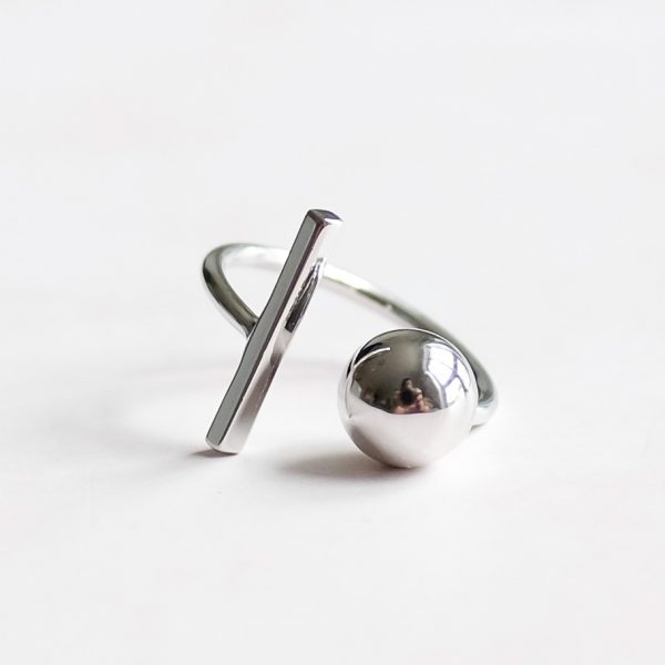Stříbrný prsten Universe navržený s citem pro design a kvalitu