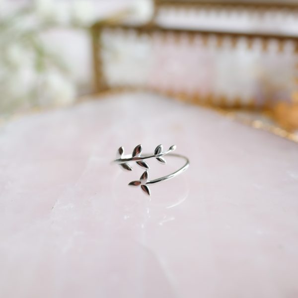 Stříbrný prsten Spring Love navržený s citem pro design a kvalitu