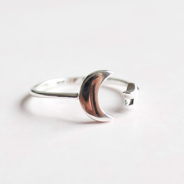 Stříbrný prsten Night Sky navržený s citem pro design a kvalitu