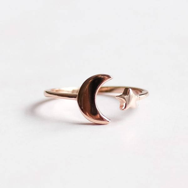 Pozlacený prsten To the Moon and back navržený s citem pro design a kvalitu