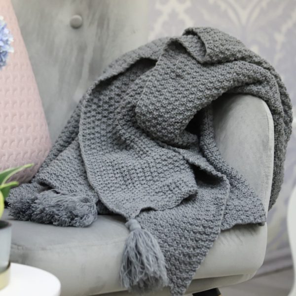 Luxusní pletená deka šedá se střapci z měkoučkého materiálu