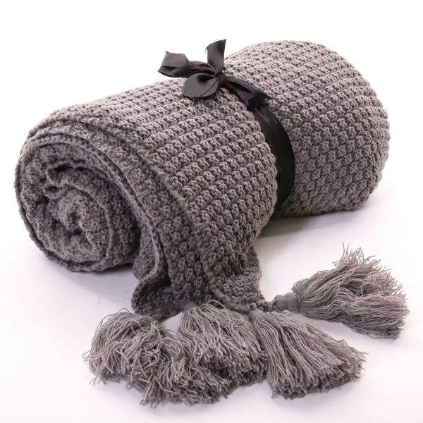 Pletená deka se střapcema šedá