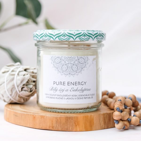 Sójová svíčka PURE ENERGY s vůní esenciálních olejů, nabitá pozitivní energií a ozdobená sušenými květy pro ještě krásnější boho život