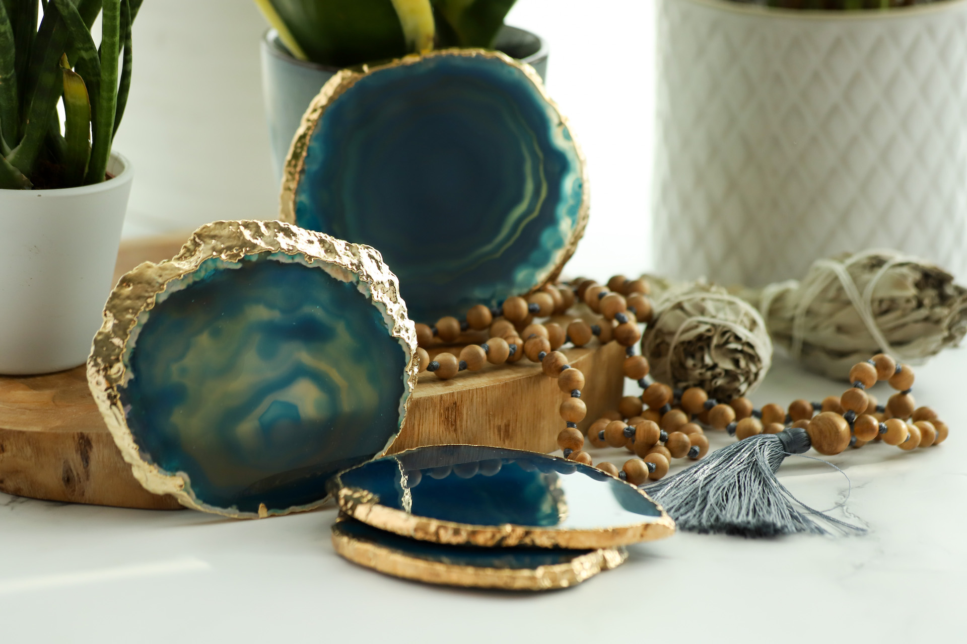 Podtácek gold Achát tyrkysový - každý kus se liší originálním tvarem a zabarvením