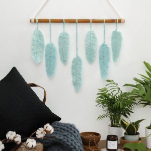 závěsná dekorace macramé Feathers Mint s pokojovkama