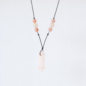 snurkovy-nahrdelnik-s-krystalem-achat-variabilni-originalni-design