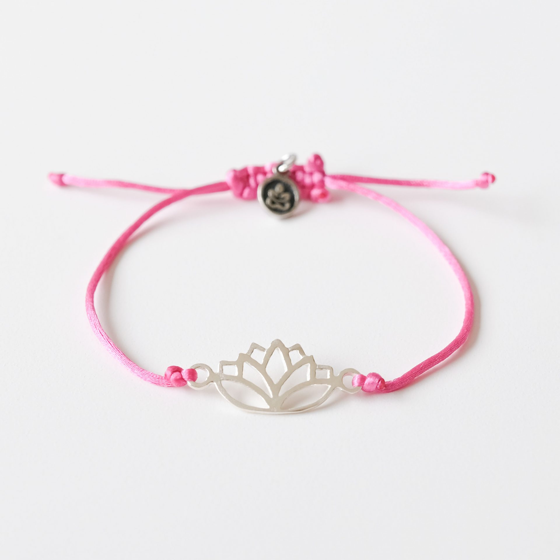 naramek-ruzova-satenova-snurka-stribro-rucni-vyroba-fair-trade