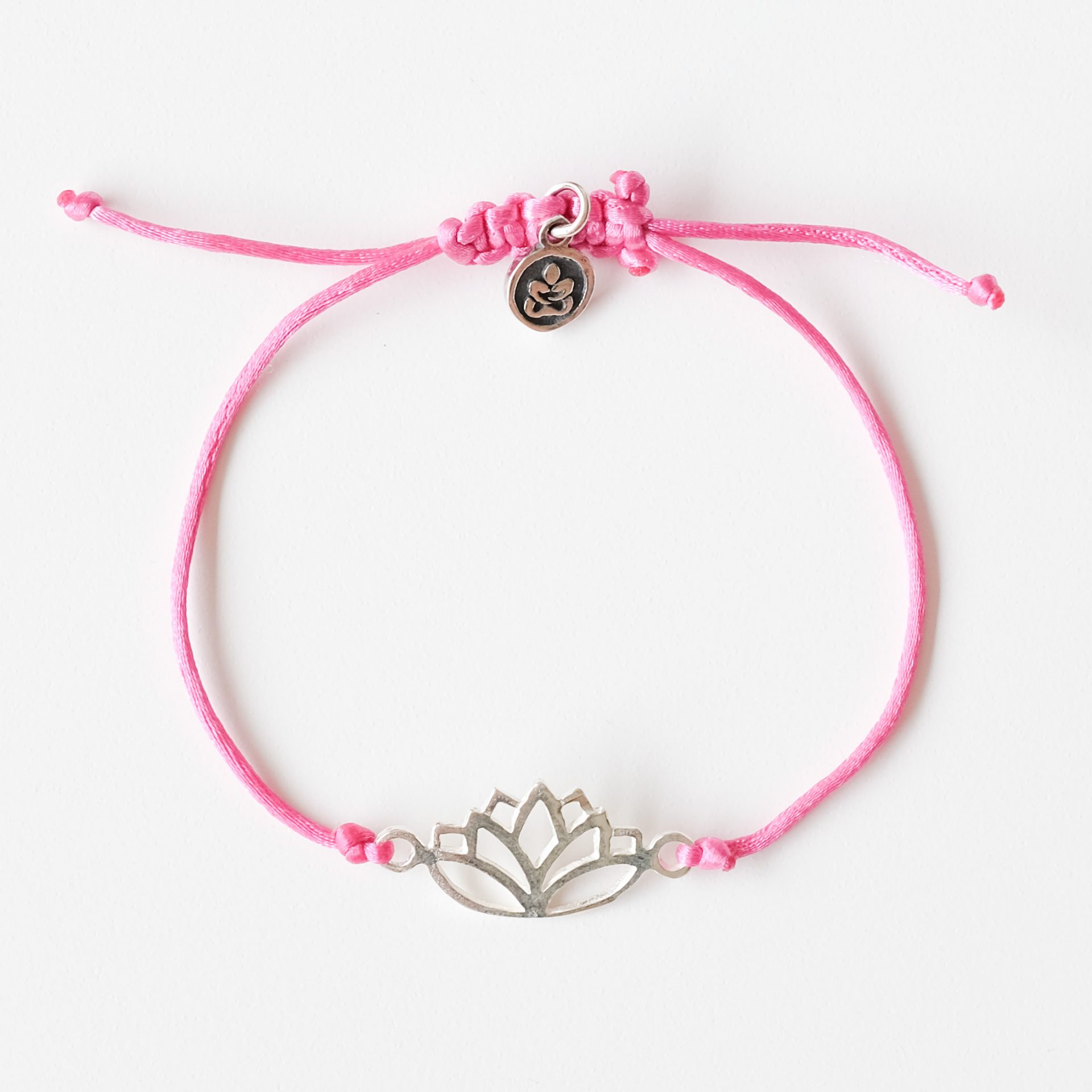 naramek-satenova-snurka-ruzova-malinova-stribrne-logo-rucni-vyroba