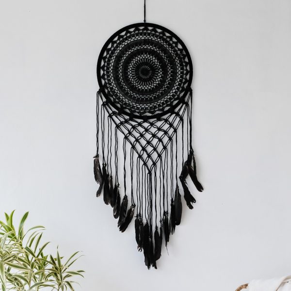 lapac-snu-cerny-macrame-pericka-boho-styl