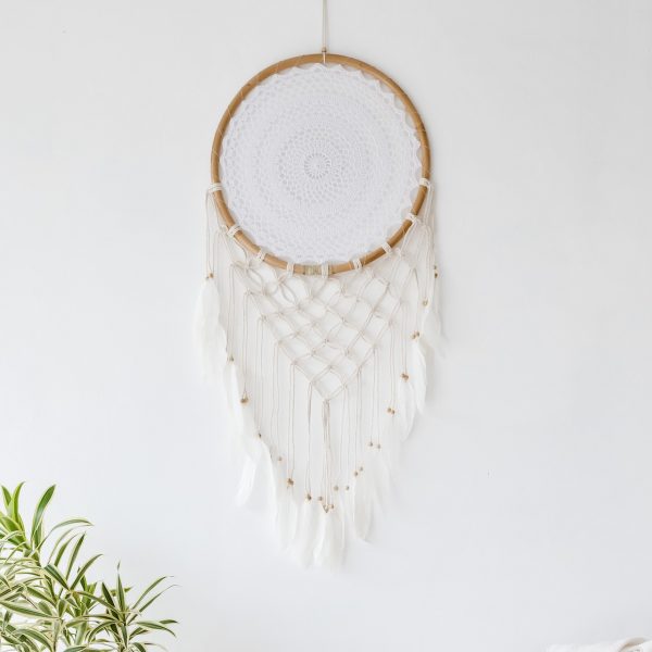 lapac-snu-bambus-bile-macrame-pericka-koralky-boho-styl