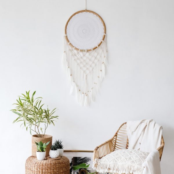 lapac-snu-bambu-bile-macrame-pericka-drevene-koralky-mandala