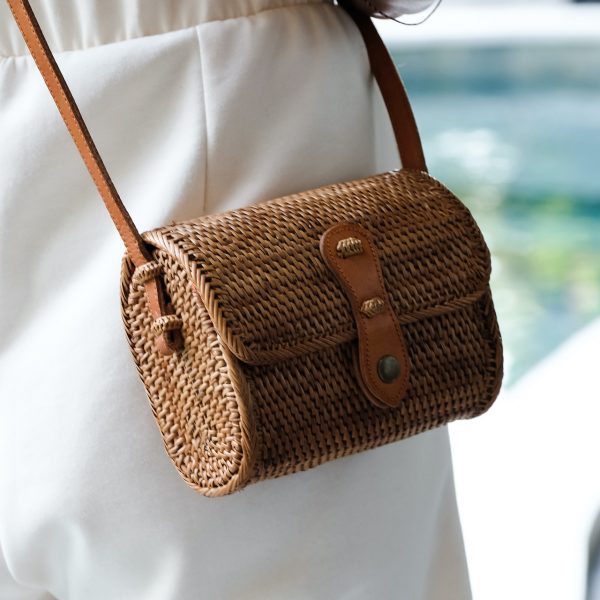 kabelka-prirodni-material-ratan-originalni-kousky-z-Bali-rucni-vyroba