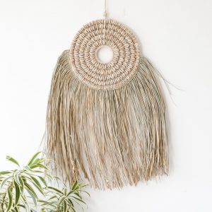 zavesna-dekorace-na-zed-trava-musle-boho-styl-detail