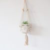kvetinac-zapleteny-specialni-technikou-macrame