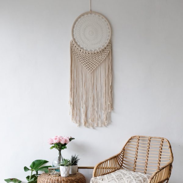 dekorace-na-zed-lapac-snu-macrame-trendy-boho-styl