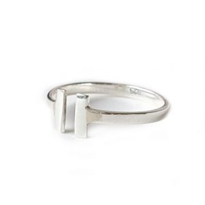 krasny-stribrny-minimalisticky-prsten--fair-trade-rucni-vyroba-z-Bali-detail-z-boku