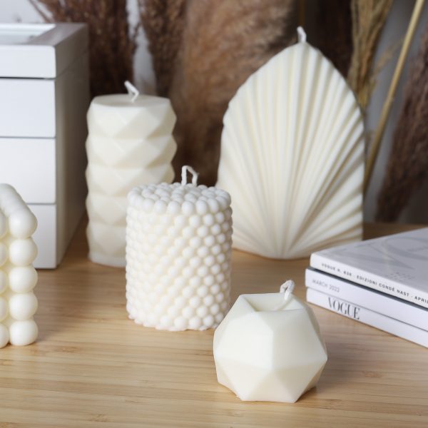 Designová svíčka Hexagon Anglická hruška a Frézie - Image 2