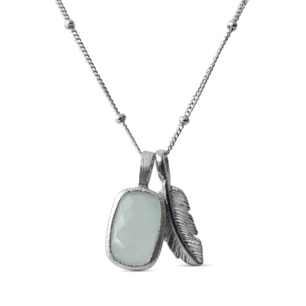 Stříbrný náhrdelník Chalcedon & Peříčko