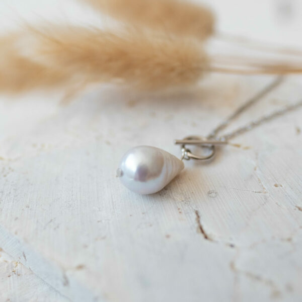 Stříbrný náhrdelník s perlou Baroque