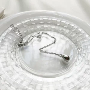 Stříbrný náhrdelník Kapka