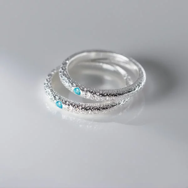 Stříbrný prsten tepaný s Akvamarínem