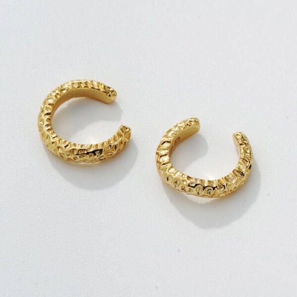 Pozlacené Ear Cuff Tepané