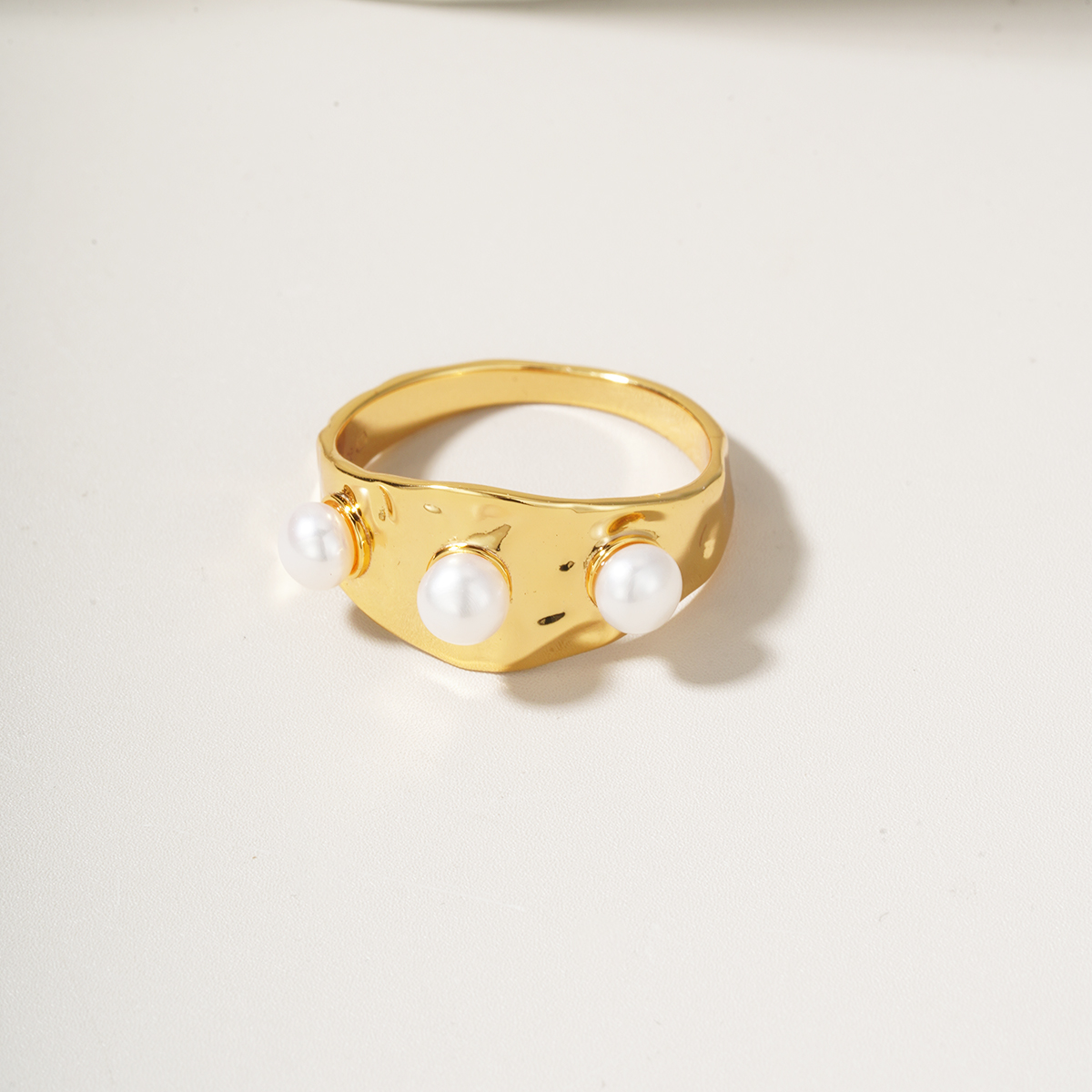 Pozlacený prsten s Perlami