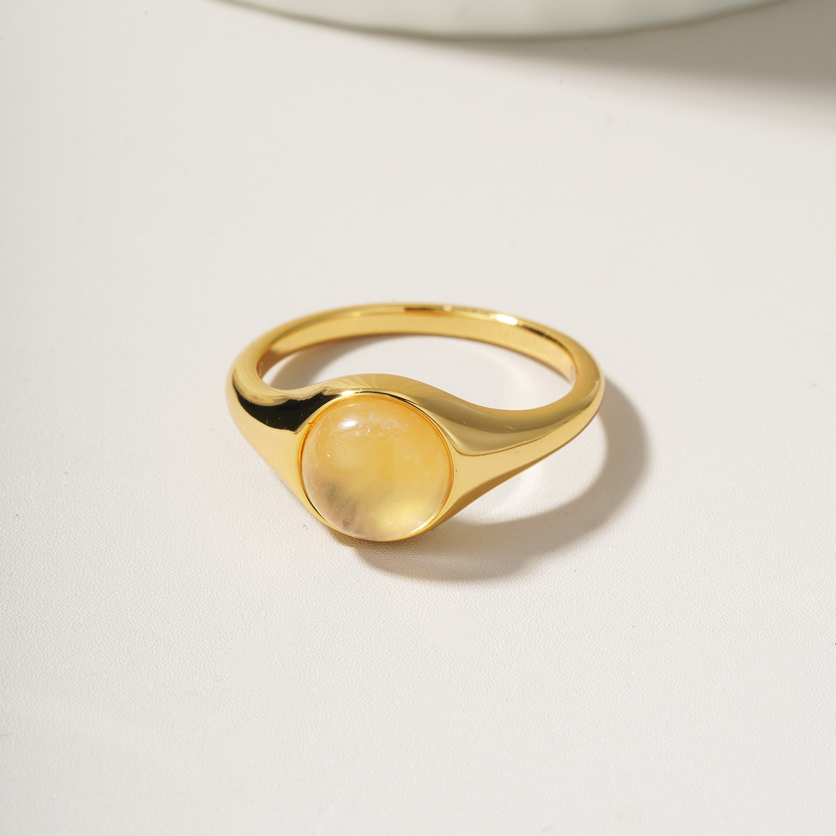 Pozlacený prsten s Měsíčním kamenem